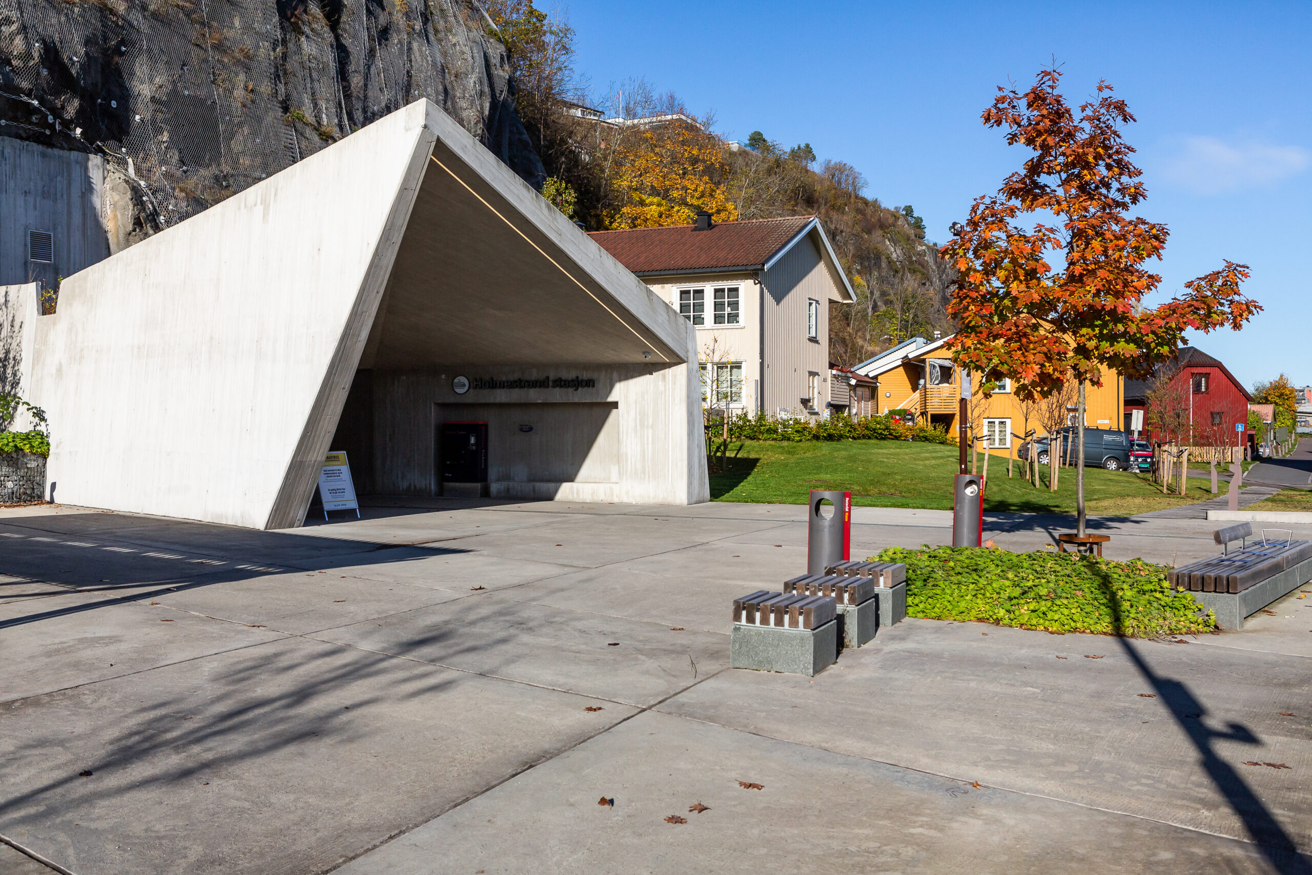 Tove Lauluten: Holmestrand Station indgang designet af Gottlieb Paludan Architects